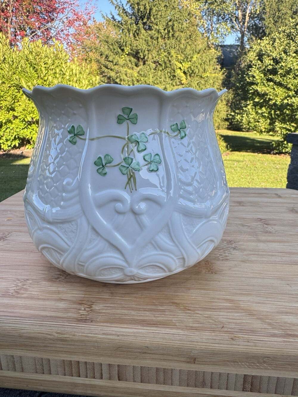 Belleek Shamrock Planter Cache Pot White/Green Ceramic H6”XW7.5”